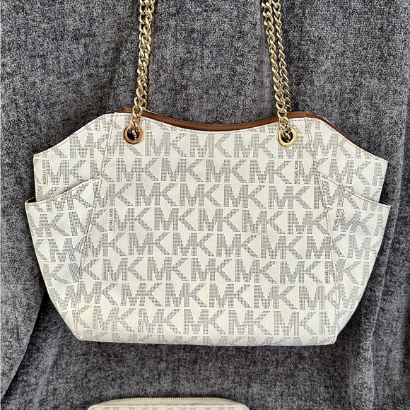 MICHAEL KORS LG CHAIN SHOULDER TOTE VANILLA with wallet - Picture 2 of 10